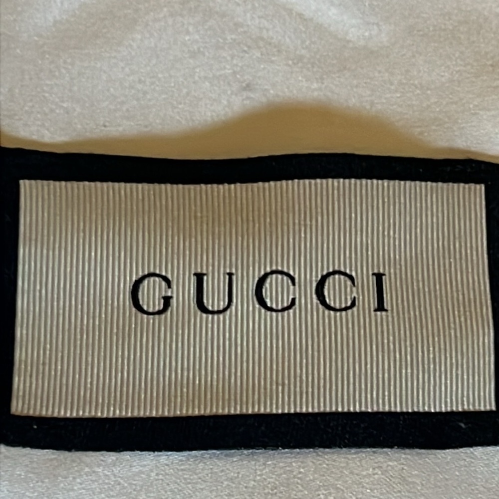 Gucci Sneakers with Bumblebee π - Picture 2 of 13